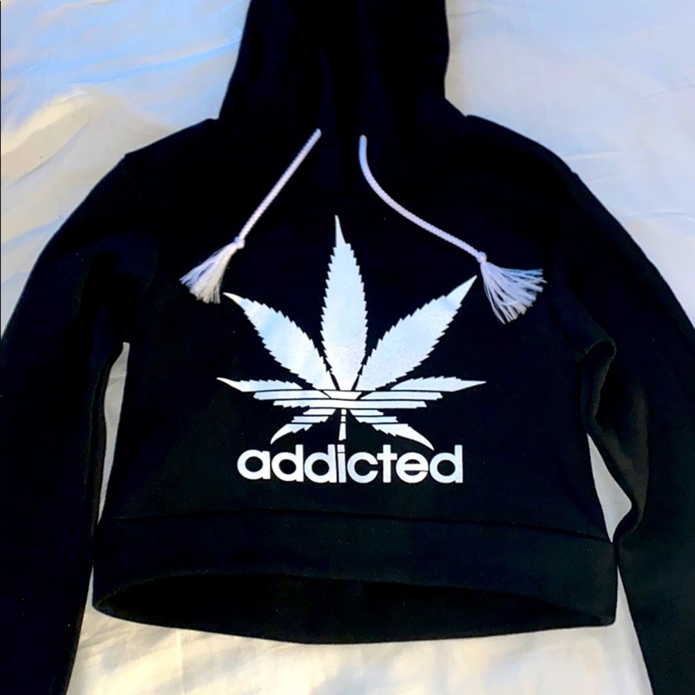 Black “addicted” crop hoody